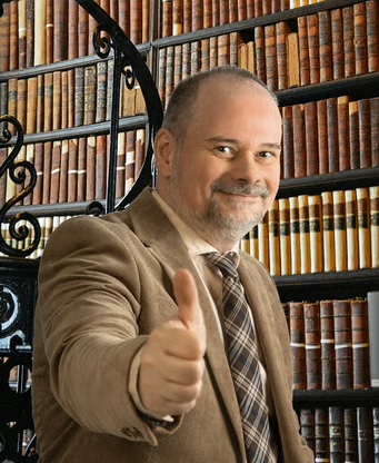 Torsten Eil in der Bibliothek